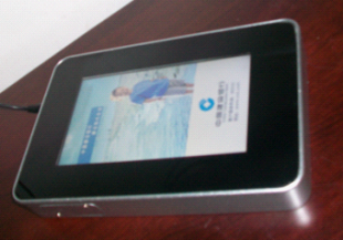 廠家熱銷創(chuàng)業(yè)興鼎7寸小巧于數(shù)碼相框型廣告機_傳媒.廣電_世界工廠網(wǎng)中國產(chǎn)品信息庫